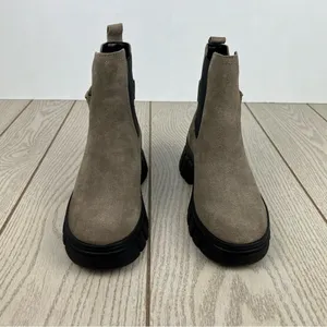 GUESS Women's Hensly Lug Sole Side Gore Chelsea Booties 6.5M Light Brown $99 thumbnail 2