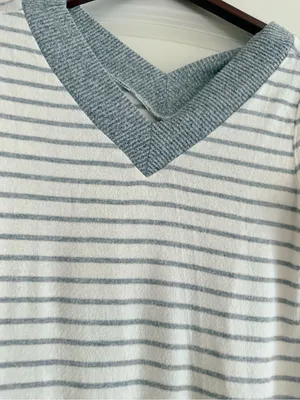Women’s Cream & Light Blue Striped V-Neck Sweater thumbnail 2