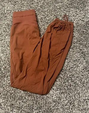Dance Studio Lululemon Mid-Rise Pants thumbnail 3