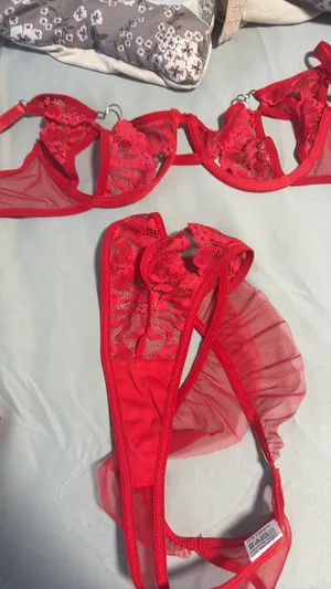 Red heart lingerie Size M thumbnail 1