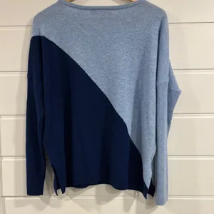 Colorblock Sweater in Light Blue and Navy thumbnail 3