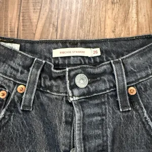 Levi's Women's Straight Jeans in Black thumbnail 2