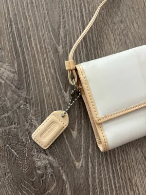 Vintage Y2k Coach White and Beige Buckle Leather Slim Wristlet Wallet thumbnail 4