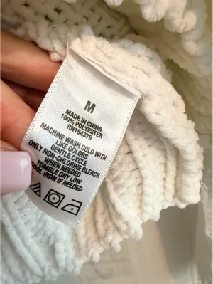 Aeropostale Women’s Medium White Chenille Cable Knit Sweater thumbnail 7