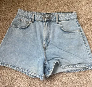 Jean Shorts Size 4 thumbnail 1