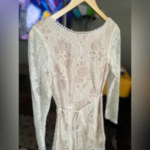 Selfie Leslie Emme Long Sleeve V-Back Lace Dress White thumbnail 4