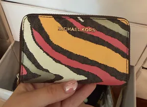 Michael Kors Wallet thumbnail 1