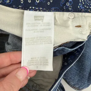 Levi's Straight 525 Jeans Women 29x31 Blue Perfect Waist Mid Rise Minimalist thumbnail 9