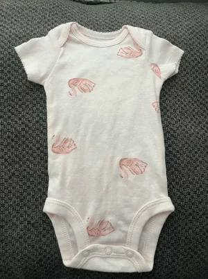 Pink onesie Size newborn thumbnail 1