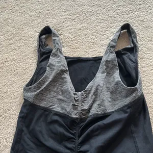 Lululemon back‎ and gray tank top size 4 thumbnail 4