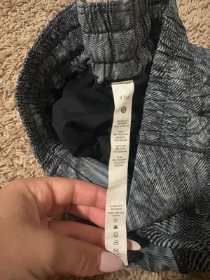 Lululemon Shorts 4" Hotty Hot thumbnail 4
