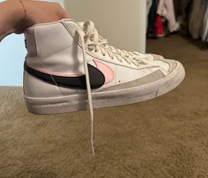 Pink and white Nike shoes thumbnail 1