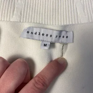 Endless‎ Rose White Cropped Short Sleeve Sweetheart Neckline Knit Sweater Size M thumbnail 2