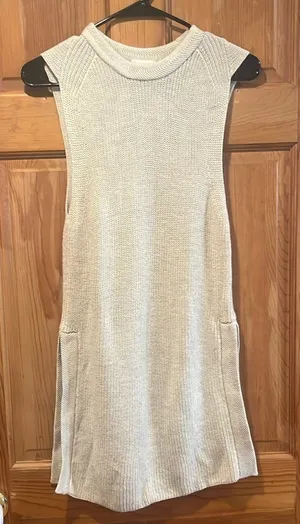 Wilfred Artizia beige vest sweater size small . thumbnail 1