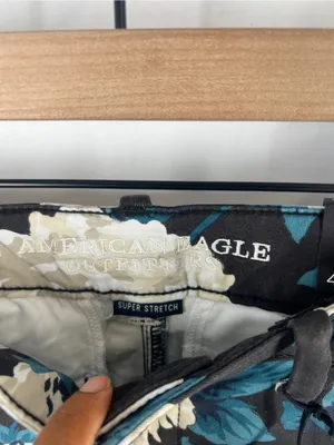 American Eagle AEO Twill Floral Midi Low Rise Shorts Size 4 NWT thumbnail 6
