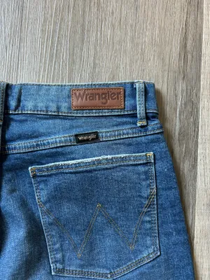 Wrangler High Rise Loose Straight Jeans thumbnail 3