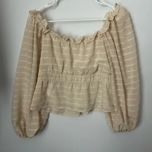 ASTR The Label Off The Shoulder Blouse Sz M Puff Sleeves Shimmer Peplum Top thumbnail 4