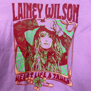 Lainey Wilson 'Heart Like A Truck' Bell Bottom Country Album Pink T-Shirt Medium thumbnail 2