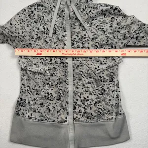 Lululemon After Asana Hoodie Not So Petite‎ Fleur Silver Spoon Womens 8 Gray thumbnail 8