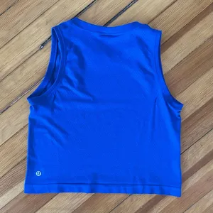 Lululemon Breeze By Muscle Crop Logo Tank in Jet Stream Blue Size 4 thumbnail 4