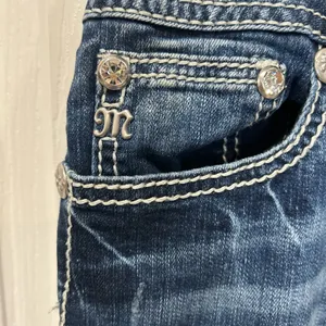 Miss Me Easy Crop Jeans Mid Rise Bling Pocket Denim Inseam 26 thumbnail 3