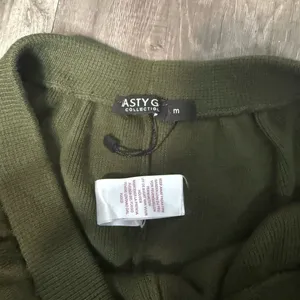 Nasty Gal High Waist Knit Shorts in Olive thumbnail 4