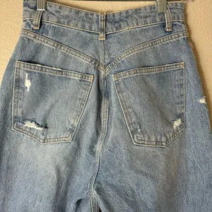 Zara Double Button Wide Leg Ripped Distressed Denim Jeans Size 8 thumbnail 4