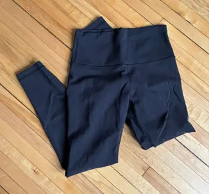 Lululemon black leggings athletic casual 23 inch inseam women's size 6 workout thumbnail 1
