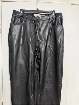 Abercrombie & fitch the 90’s straight ultra high-rise vegan leather size 32 14 thumbnail 4