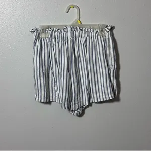 Hollister Women Elastic Waist Ultra High Rise Stripe Shorts White Size‎ S thumbnail 4