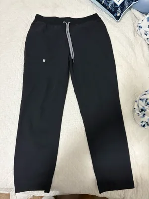 Fabletics Scrub Set Black thumbnail 3