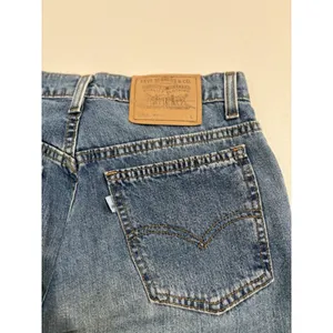 Vintage 90s Levi's 965 Wide Leg Jeans Made in USA Size 5 Long thumbnail 6