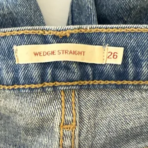 Levi's Premium Wedgie Straight Leg Jeans Womens‎ Blue Denim 26x27 Button Fly thumbnail 6