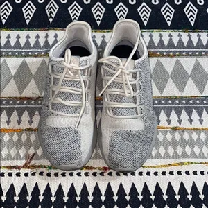 Adidas EUC   thumbnail 4