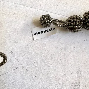 Black and grey twisted seed beaded Indonesian necklace thumbnail 5