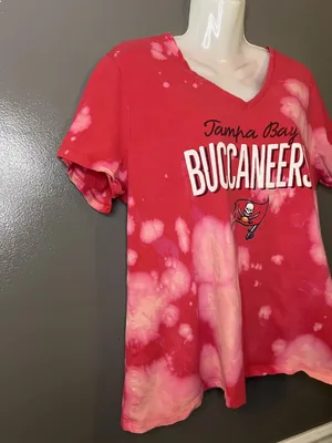 Tampa Bay Buccaneers Shirt Womens XL Red NFL Football Tie Dye Fanatics V Neck thumbnail 3