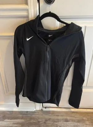 Women’s Nike Dri-Fit Jacket Medium thumbnail 1