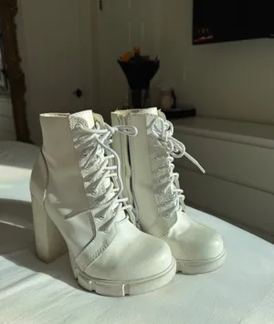 Jeffrey Campbell Boots White size 8 thumbnail 4