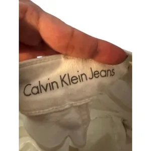 Calvin Klein White Denim Bermuda Jean Shorts City Length Women Size 6 thumbnail 10