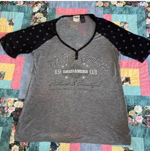 Harley-Davidson Woman’s XL Rhinestone Raglan Henley Top Gray Black Star Sleeves thumbnail 1