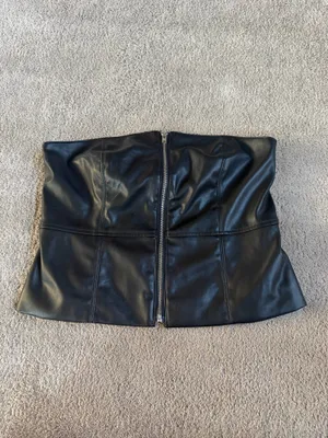 Banana Republic Black Faux Leather Corset Top – Size 10 thumbnail 2