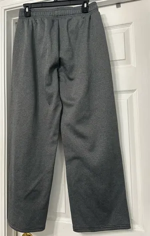 Under Armour sweats are a size Small Petite. thumbnail 2