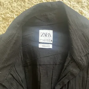 Regular Fit Black Button Down Shirt Size Small thumbnail 3