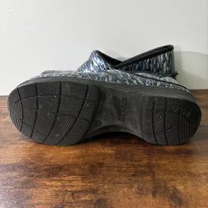 Dansko Pro LT Clogs Women's Size 10.5 US, 41 EU Blue Silver Black Patent Leather thumbnail 7