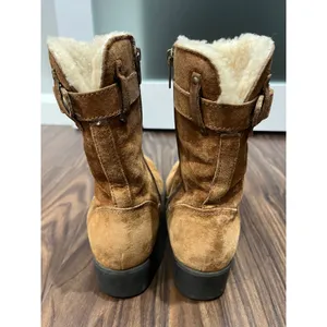 UGG Australia 1982 Chestnut Suede Sheepskin Lined Buckle Boots Womens 7 thumbnail 3