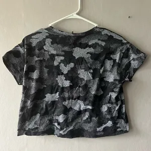Lululemon Black and Grey Camo Cates Tees Size 6 thumbnail 4