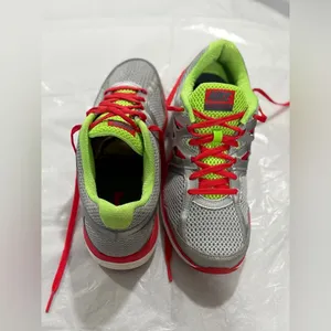 Nike Dual Fusion Running Shoes Silver Red Volt Women’s Size 8 thumbnail 4