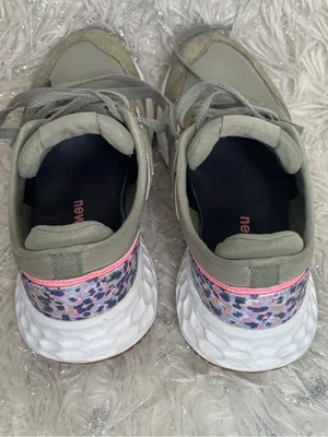 New Balance Women's Olive Green/Sneakers with Pink Details Size 9 thumbnail 11
