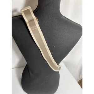 Universal Threads Crossbody Bag Womens Small Light Beige Zip Pockets Adjustable thumbnail 3
