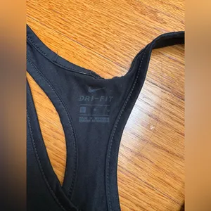 🌸Nike Women’s Black Racerback Athletic Tank thumbnail 2